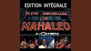 Video thumbnail of "Mahaleo - Fitia vao mitsiry (Live)"