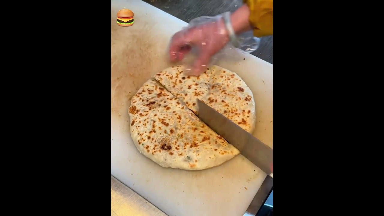 Uygur mutfağı-kıymalı bazlama Uyghur cuisine-ground meat flatbread Uigurische Küche – Fladenbrot