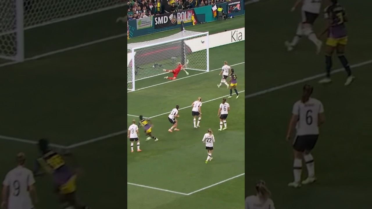 Is she by any chance Ronaldinho wife?🤔 