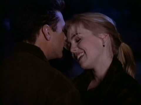 Beverly Hills, 90210 - Old Friend's Kiss