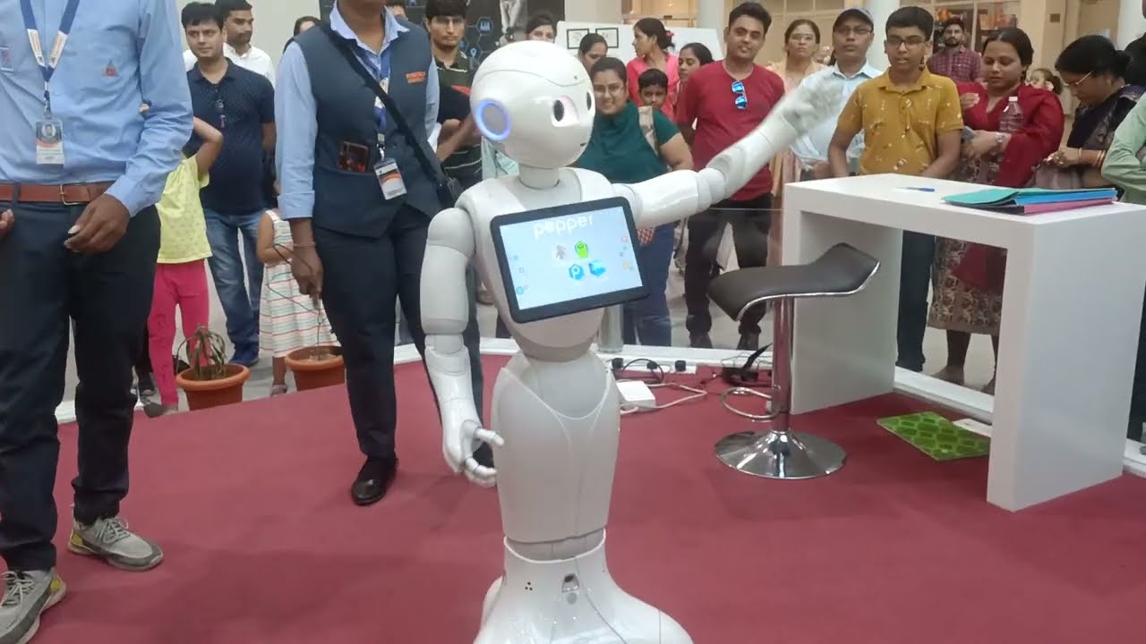 साइंस सिटी अहमदाबाद। robat ke sath manavrobotrobot,indian 