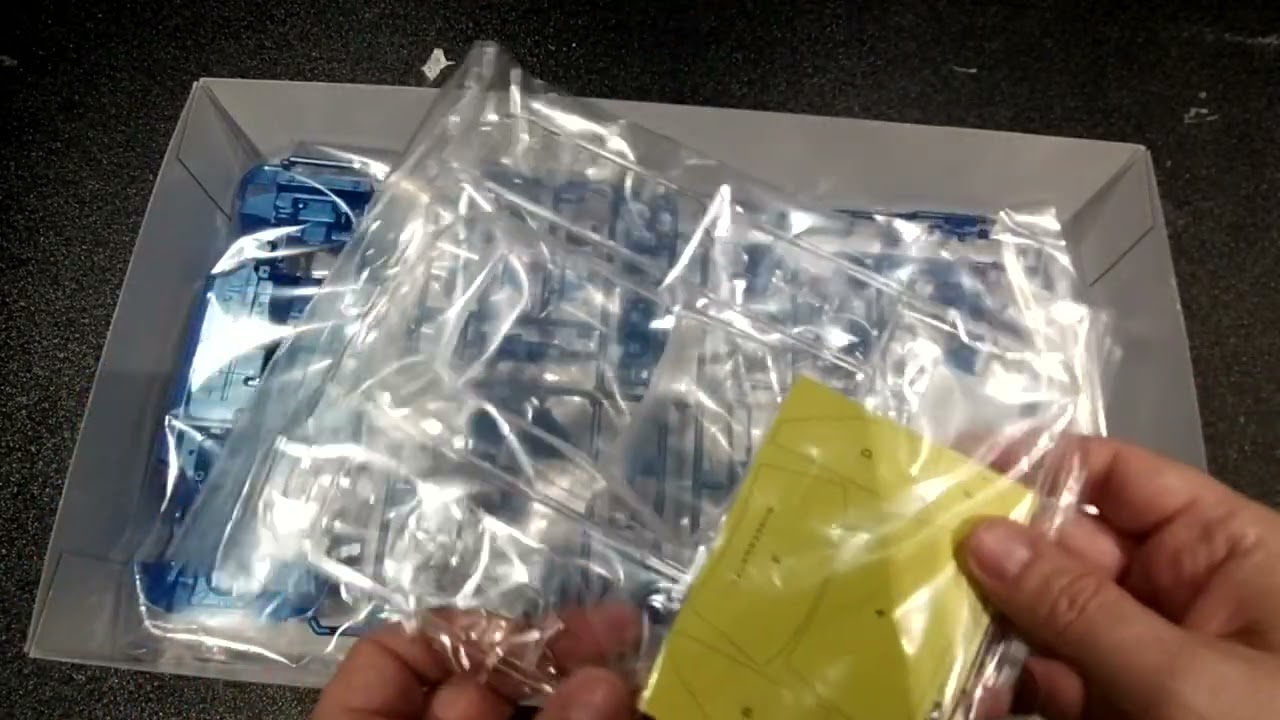 Unboxing video Subaru Impreza WRC 1999 (22B) by Tamiya