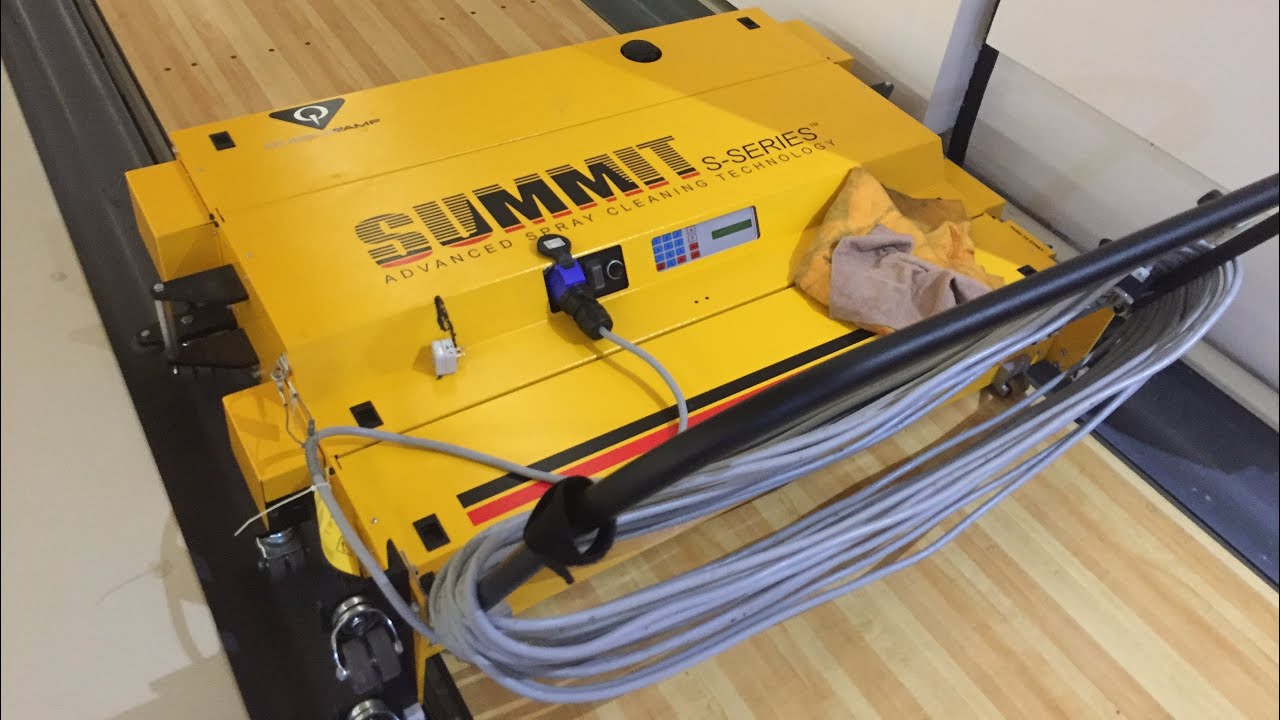 Oiling some Bowling Lanes with the new QubicaAMF SUMMIT Oil Machine