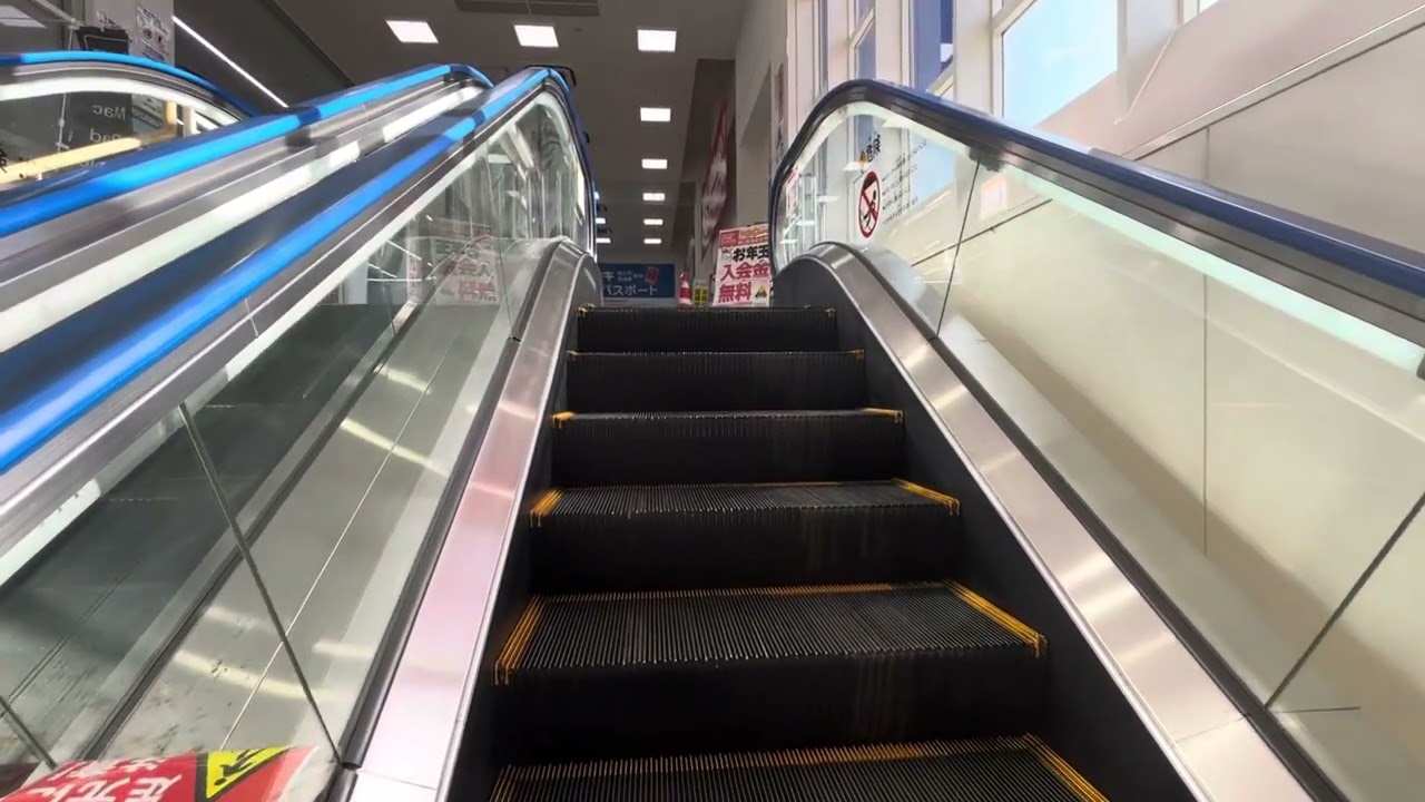 ケーズデンキ オーツーパーク稲毛店　エスカレーター