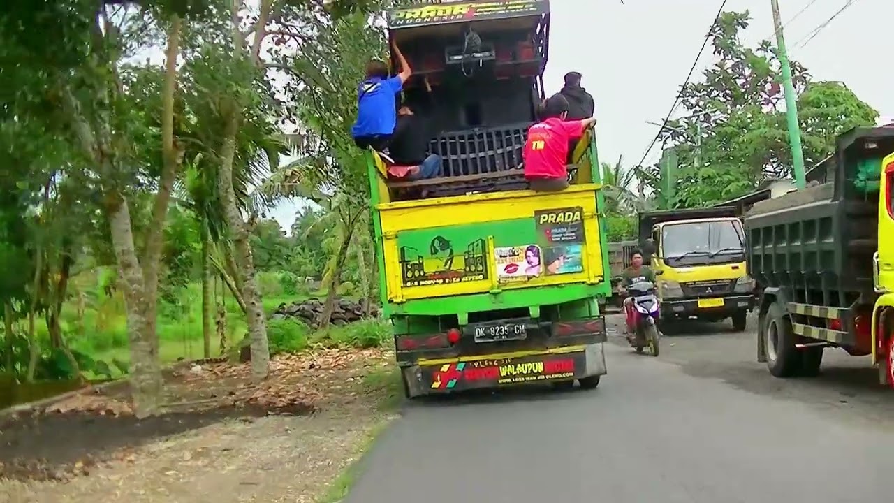 Mengejar truk oleng KECIMOL PRADA main di batukliang utara