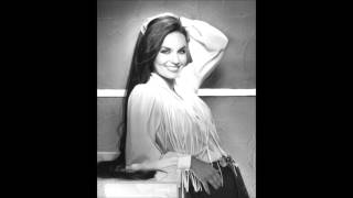 Crystal Gayle - Let Your Feelings Show