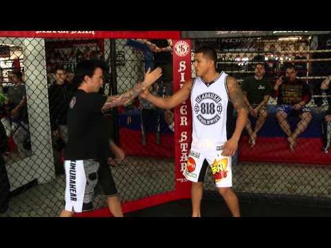 Anthony Pettis Teaches The Showtime Kick!