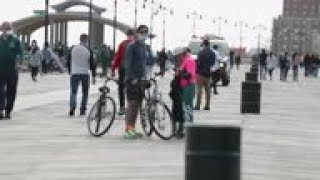 US beaches draw Memorial Day weekend crowds
