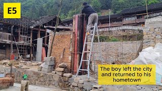 The young man left the city and returned to his hometown to renovate and repair the wooden house .E5