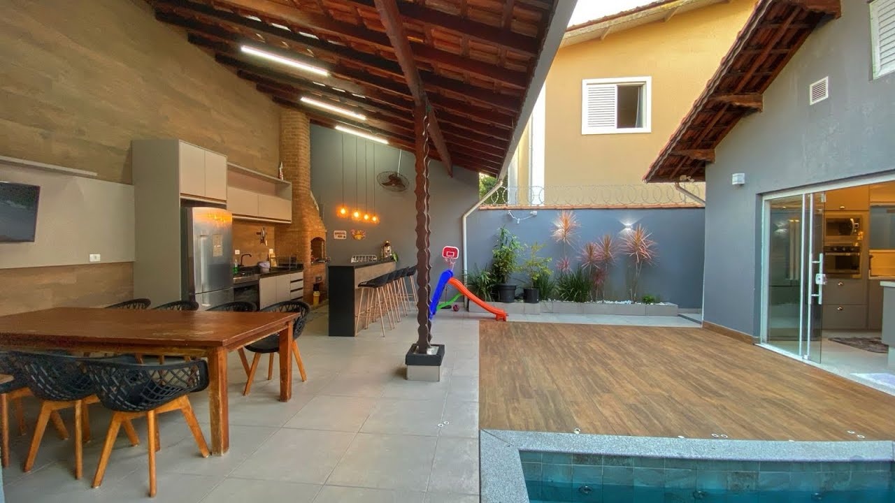 CASA A VENDA DE ALTO PADRÃO NO BAIRRO GUILHERMINA - PRAIA GRANDE - SÃO PAULO - R$1.800.000,00