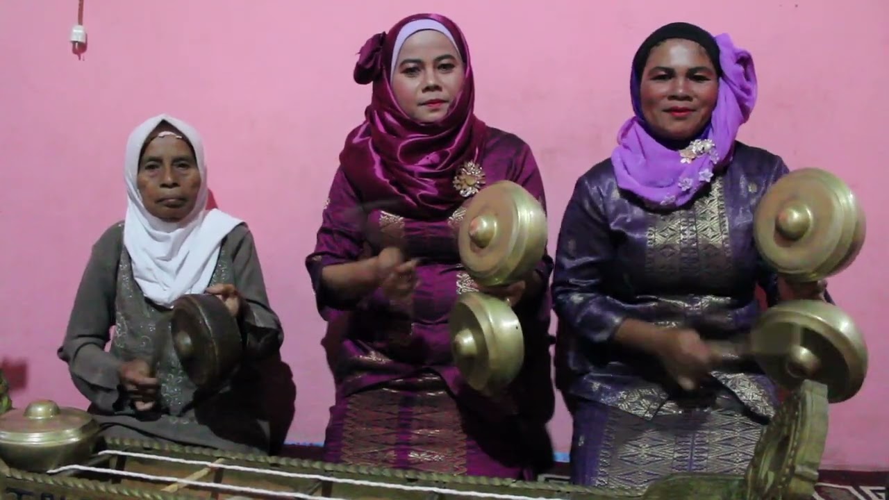 Unggan style Talempong Pacik - Handheld Gongs from West Sumatra