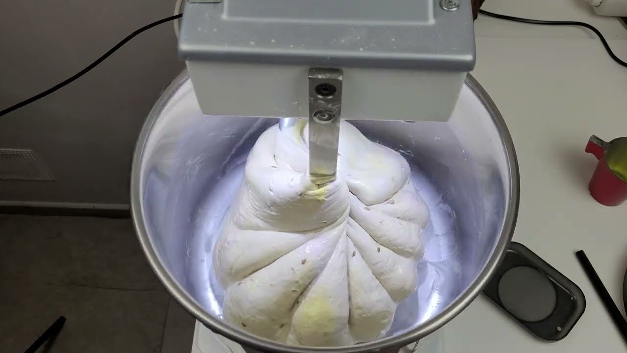 Impasto in spirale, 80% d'idratazione con mix multicereali (video integrale)