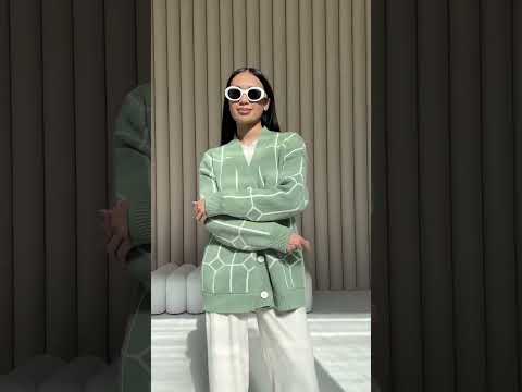 Жіночий кардиган на гудзиках з визерунком, колір зелений, видео 1