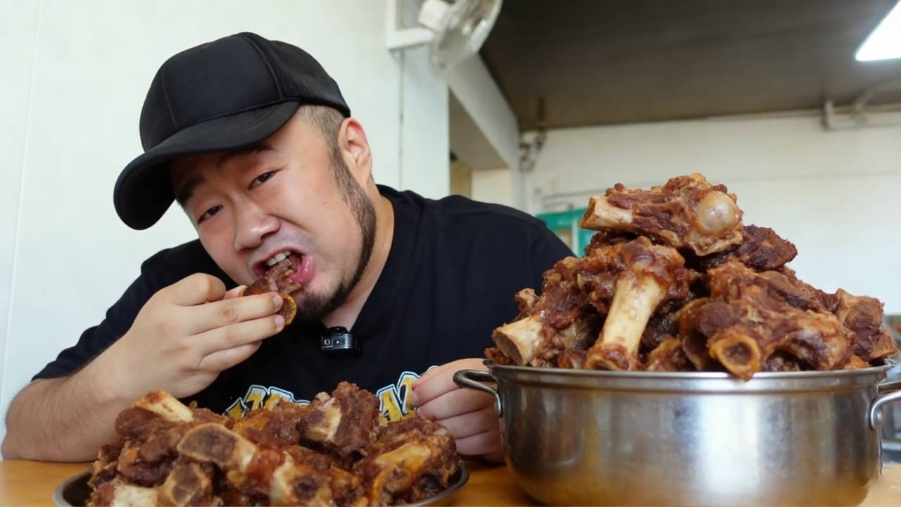 酱香大骨头，2个人又点了4个人的饭，吃的也太过过瘾了！#天津 #天津美食探店 #天津美食