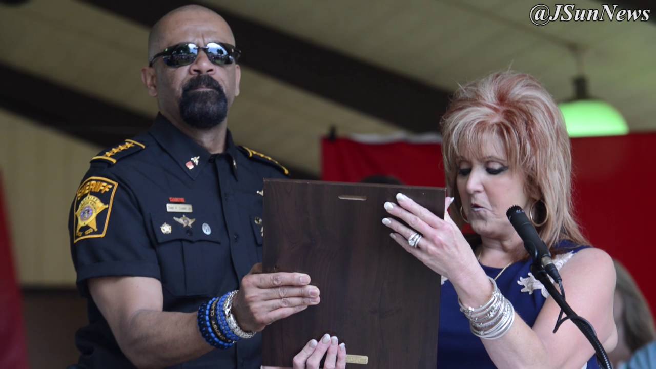 VIDEO Sheriff David Clarke is presented with Buford Pusser Award picture