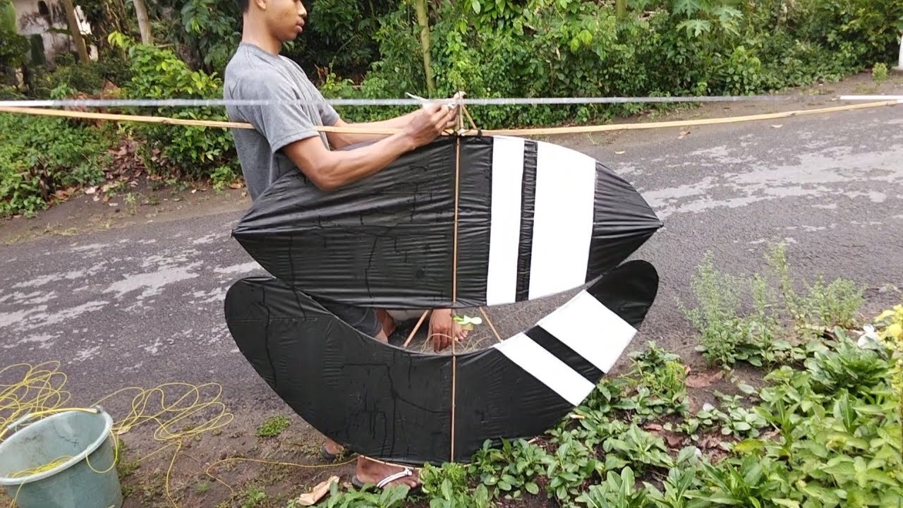 NEKAT TERBANGKAN LAYANGAN GAPANGAN SENDAREN PANJANG SAAT GAK ADA ANGIN 