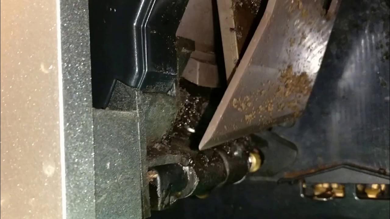 Jura Impressa S9 Avantgarde / Wasser wird beim Reinigen über das