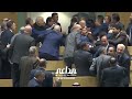 عراك بالايدي داخل مجلس النواب الاردني خلال مناقشة التعديلات الدستورية