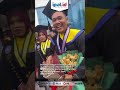 Berani Beda, Wisudawan Ini Diberi Buket Berisi Makanan