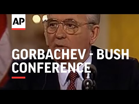 राष्ट्रपति जॉर्ज एचडब्ल्यू बुश और सोवियत संघ के नेता मिखाइल गोर्बाचेव ने अपना अंतिम समाचार सम्मेलन आयोजित किया