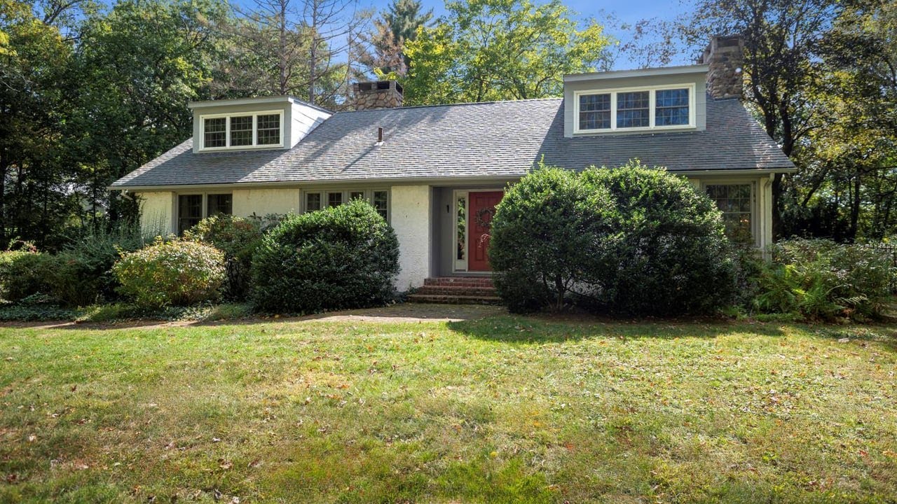 572 Huckleberry Hill Rd, Avon, CT