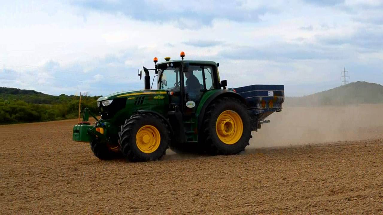 сельскохозяйственный трактор