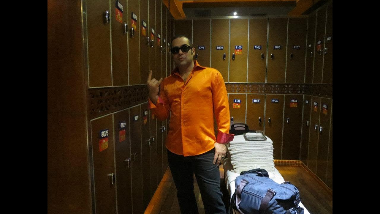 Sam Le Chiq-  Chimelong Park-  China-  Various Songs (Sexy Lady- Shaggy etc.)