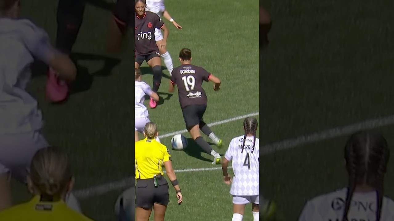 A rocket from Pietra Tordin! 🧨 #nwsl #soccer #football
