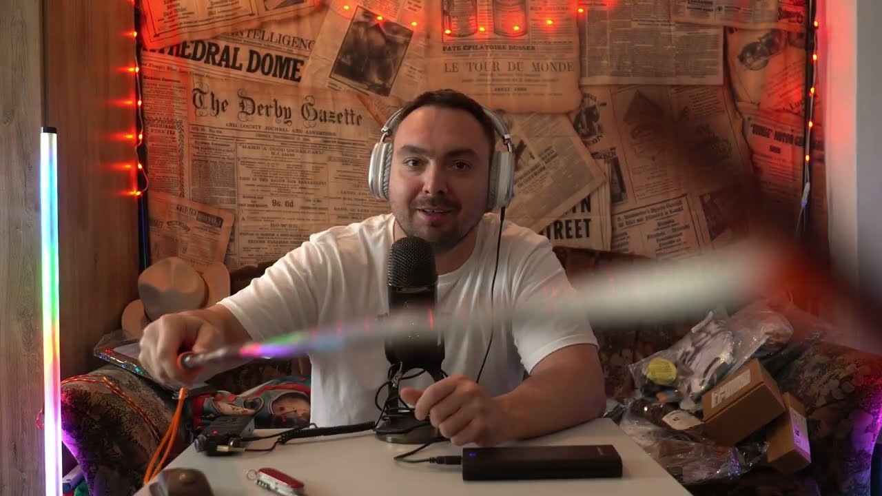 ASMRCZ -rozbalování balíčků z gauče