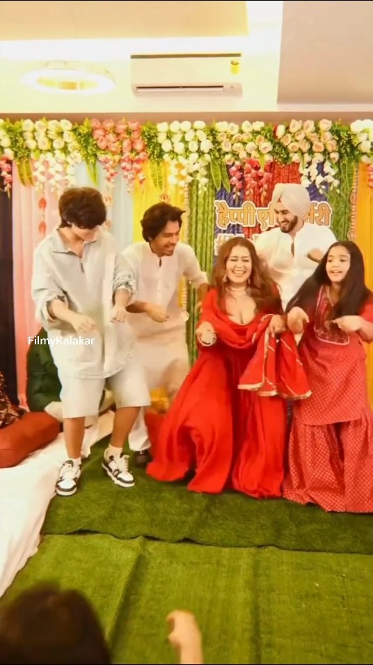 We can't deny that #nehakakkar got some fiery moves ? #filmykalakar