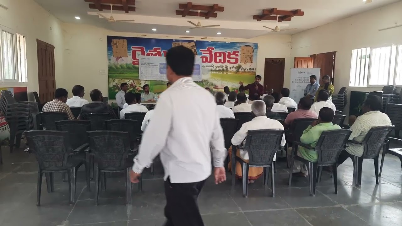 పంట భీమా గురించి రైతులకి అవగాహన సాధస్సు