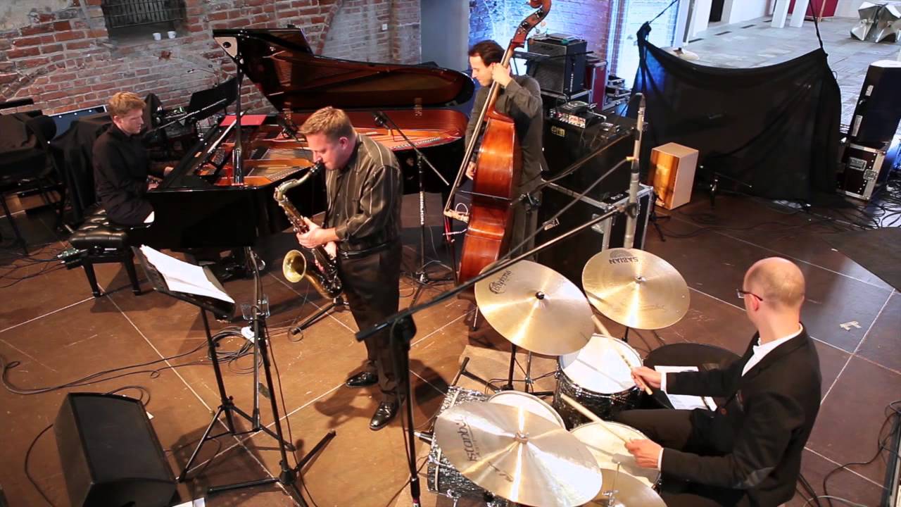 Piotr Wyleżoł Trio feat. Stephen Riley, "Black Water", "Taking a chance on love"