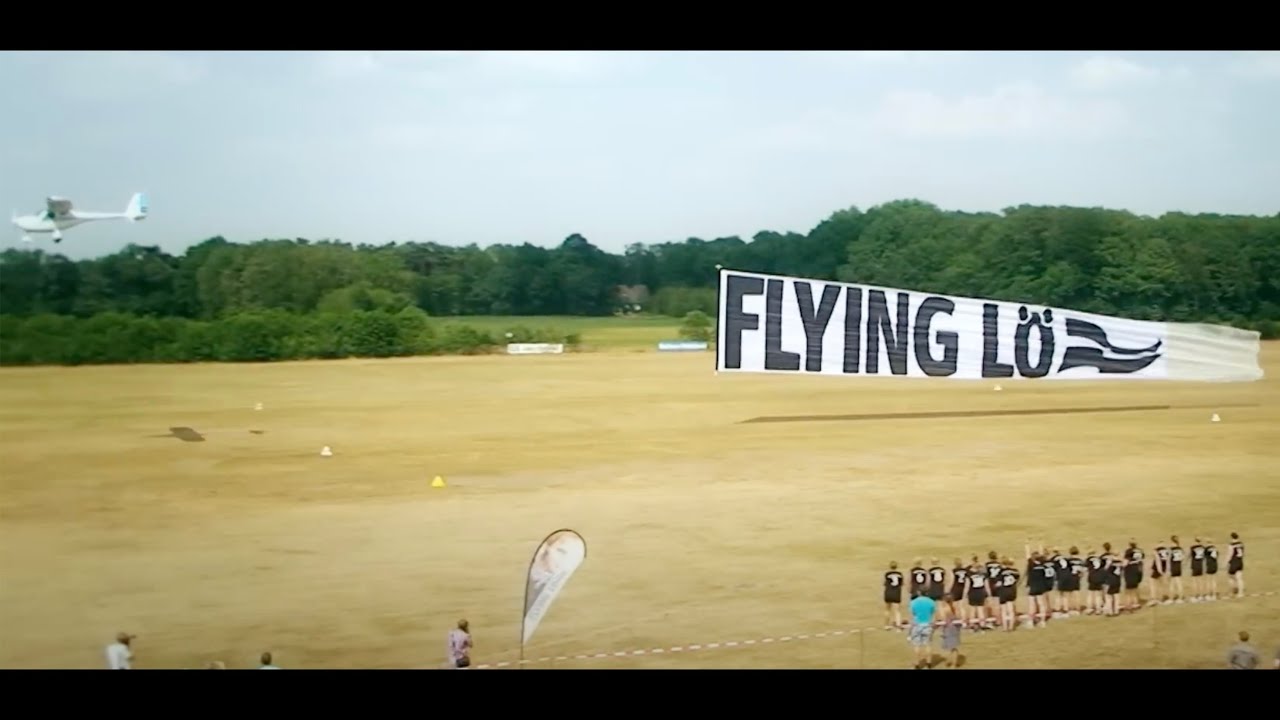 Weltrekord: größter Werbebanner, der jemals legal von einem UL-Flugzeug geschleppt wurde!
