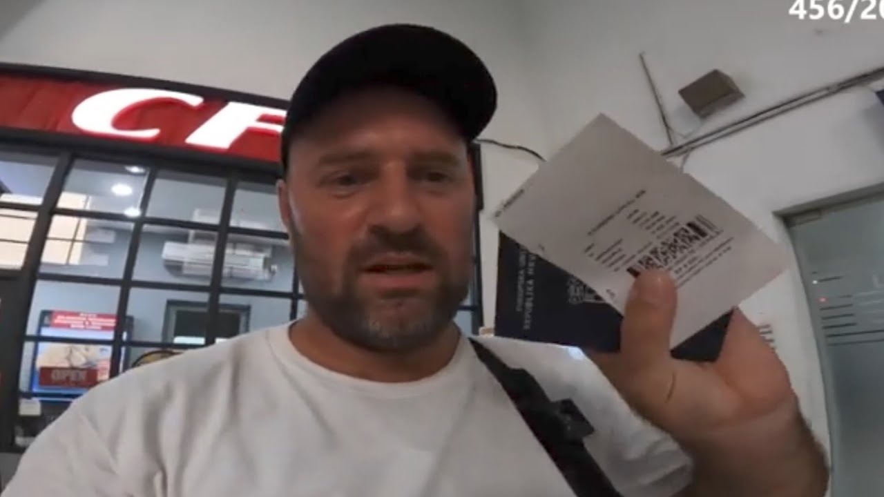 🇮🇩 Taking a commuter train in Surabaya