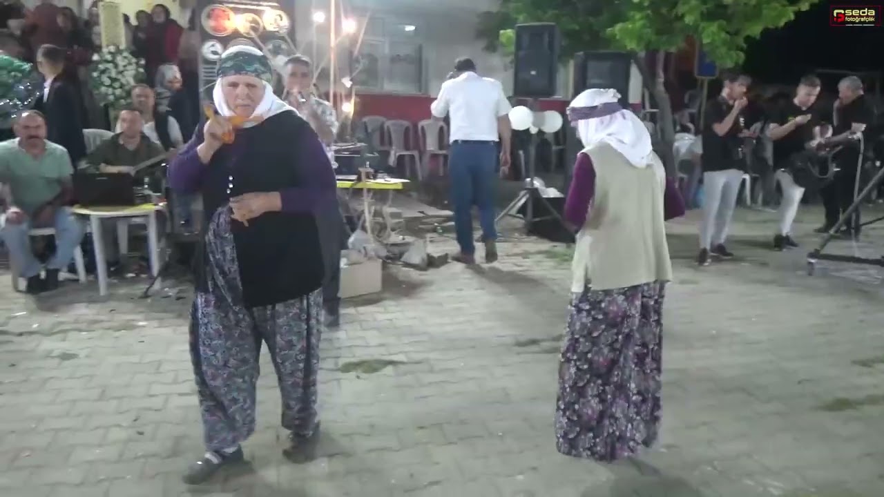 maşallah TEYZELERE nede güzel UŞAK SELENDİ oyunuı oynuyorlar. RAHMANLAR Köyü SELENDİ