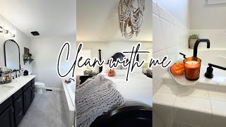 Clean With Me 🍂 Bathroom Deep Clean + Fresh Bedding | Cozy Fall Reset 2026 screenshot 4
