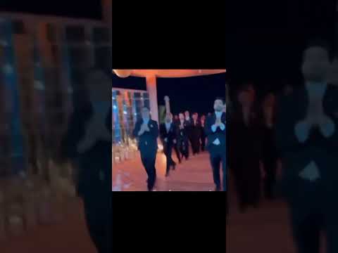 لحظه دخول هشام جمال في فرحه فرح ليلي زاهر وهشام جمال اشتركو في القناه يا احلي ناس في الدنيا 