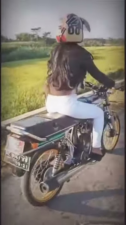 CEWEK CANTIK NAIK HONDA GL