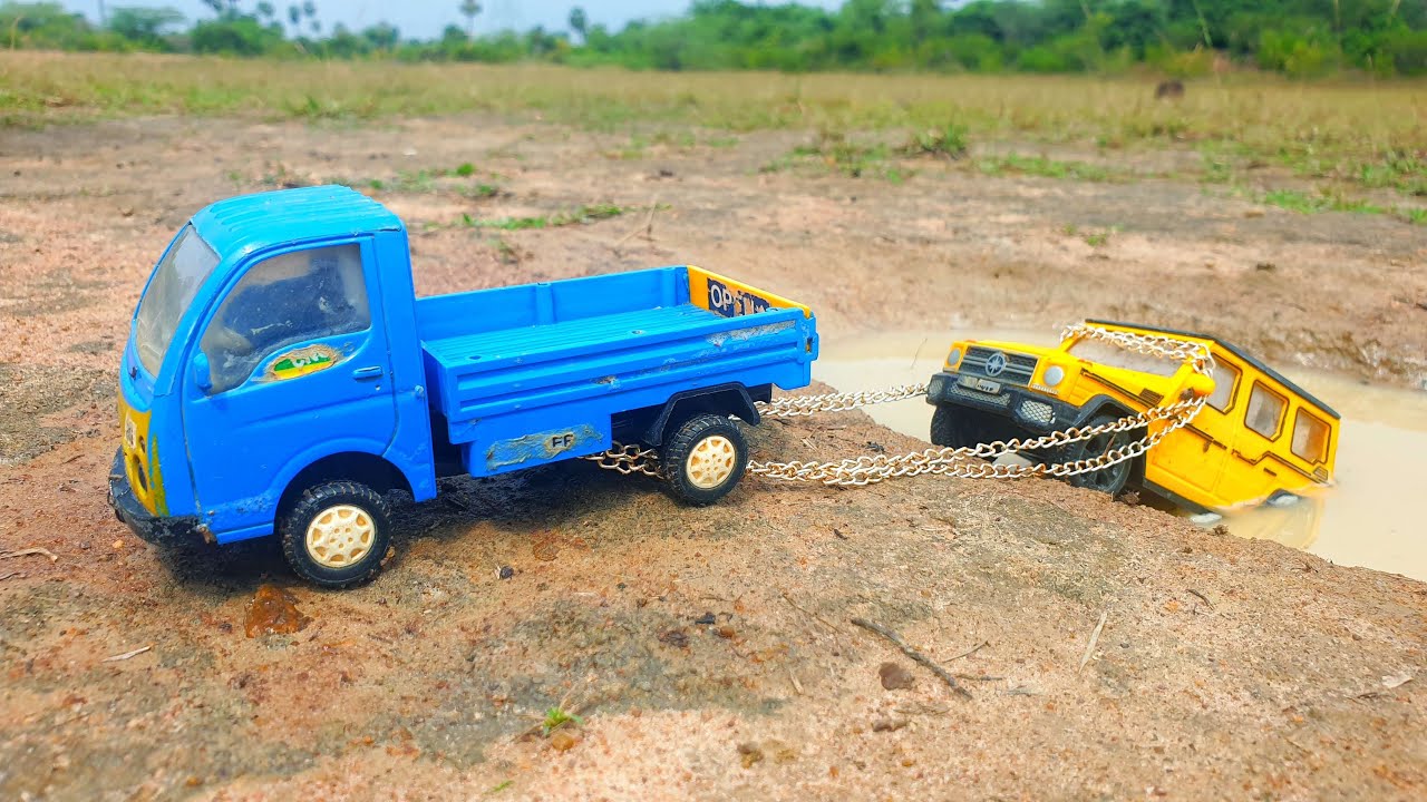 Jeep Accident in Pit Rescue Help by TATA Ace | ZOZO TOY | CS Toy 