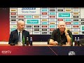 TISKOVKA: Miroslav Koubek na pozápasové tiskové konferenci po utkání se Slováckem
