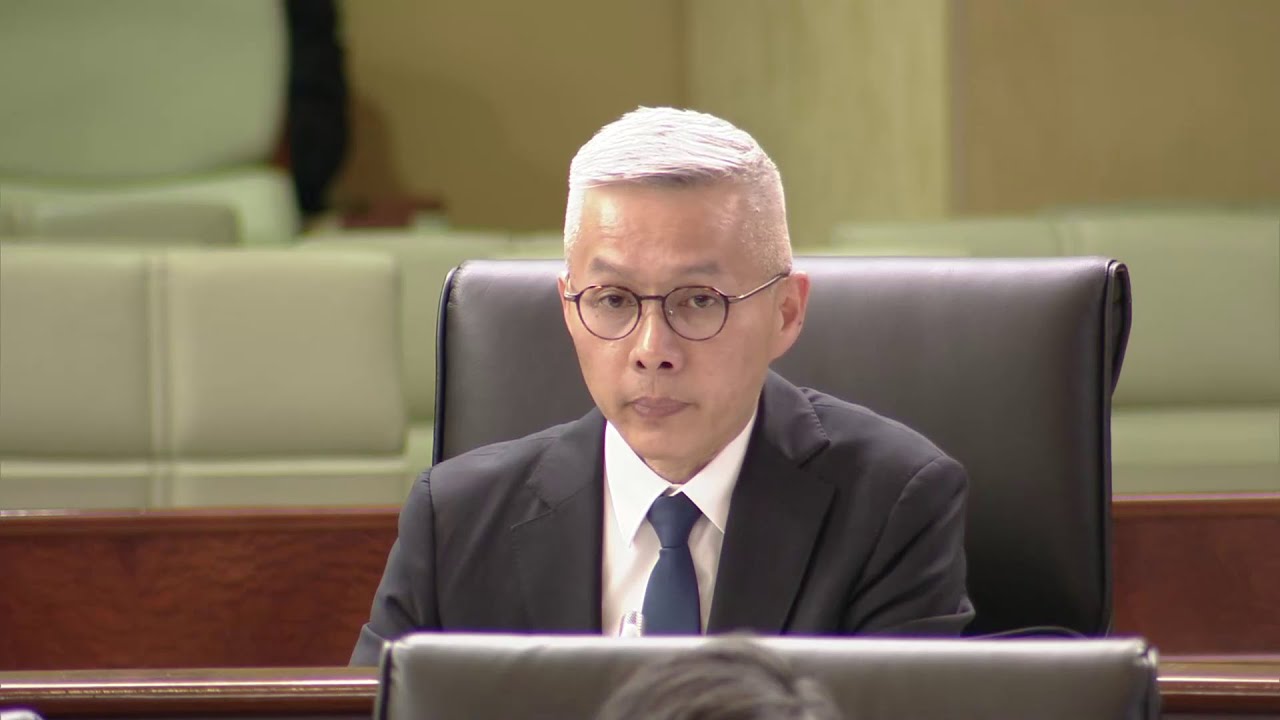 Tai Kin Leong (GCS) Secretário, Tai Kin Ip, responde as perguntas dos deputados no ...
