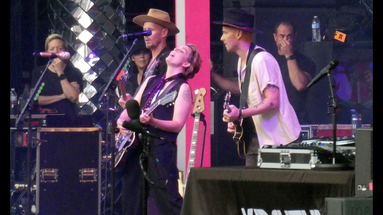 Brandi Carlile opening for P!nk with Creep (Cincinnati Ohio) 7/26