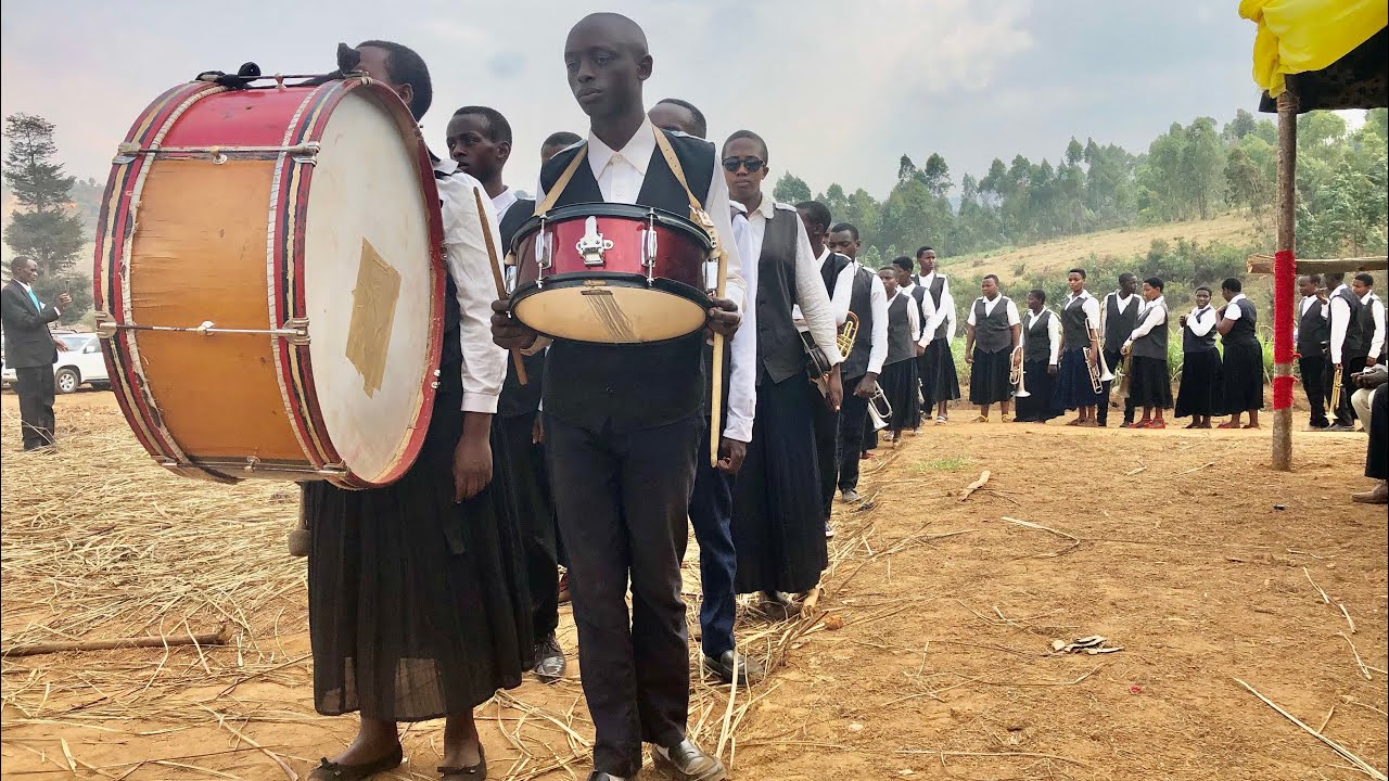 Abantu bijukiye GusengaChorale Phamphare De Pentecote Kiremba