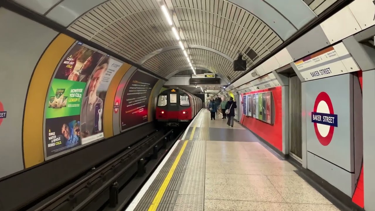 Jubilee Line: Train Leaving Baker Street Station no.2