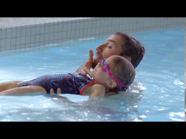 Comment préparer votre enfant à la natation scolaire ? Partie 4 : l'autonomie aquatique