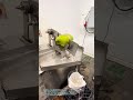 椰子の簡単なカット方法：機械を使った効率的な処理#ココナッツ #機械処理