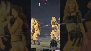 Shut Down 💘 #kpop #BLACKPINK #kpopconcert #lisa #rosé #jisoo #jennie #deadlineworldtour #deadline