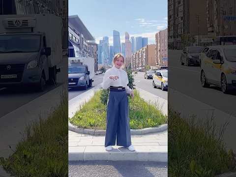 Power dressing с палаццо, акцент на многослойность с джемпером или образ с укороченным блейзером?