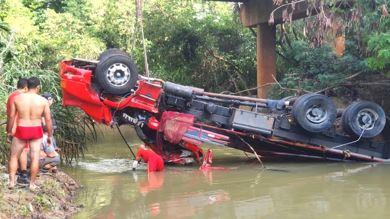 Stupid Rivers STUPID DRIVERS COMPILATION | TOTAL IDIOTS IN TRUCKS & CARS FAILS ...