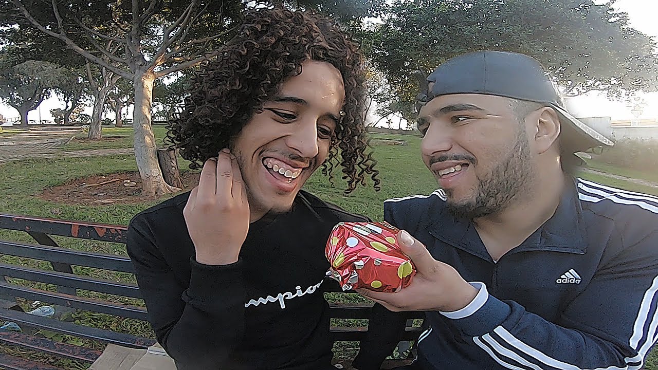 فاش كشكش كيحتافل بعيد الحب مع صاحبتو